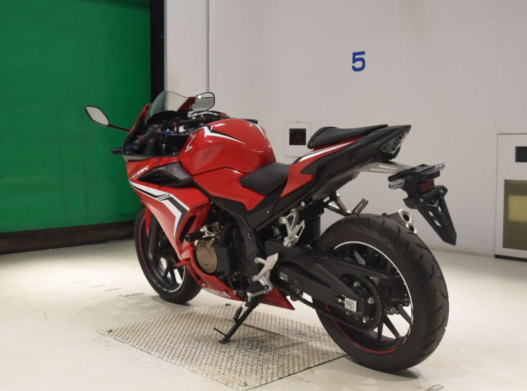 Мотоцикл Honda CBR400R с пробегом 4750 km