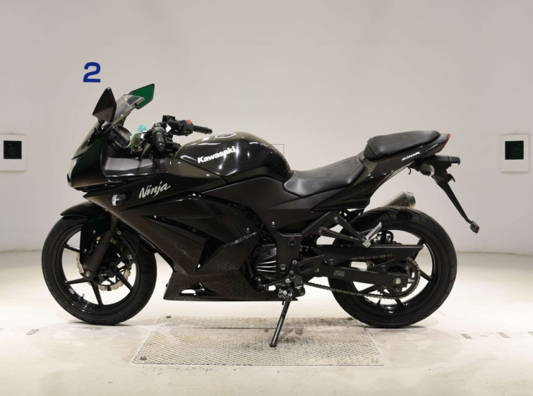Мотоцикл Kawasaki NINJA250R с пробегом 9805 km