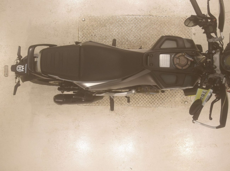 Мотоцикл Husqvarna SVARTPILEN 401 с пробегом 3648 km