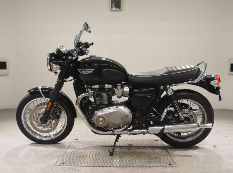 Мотоцикл Triumph BONNEVILLE T120 з пробігом 18981 km