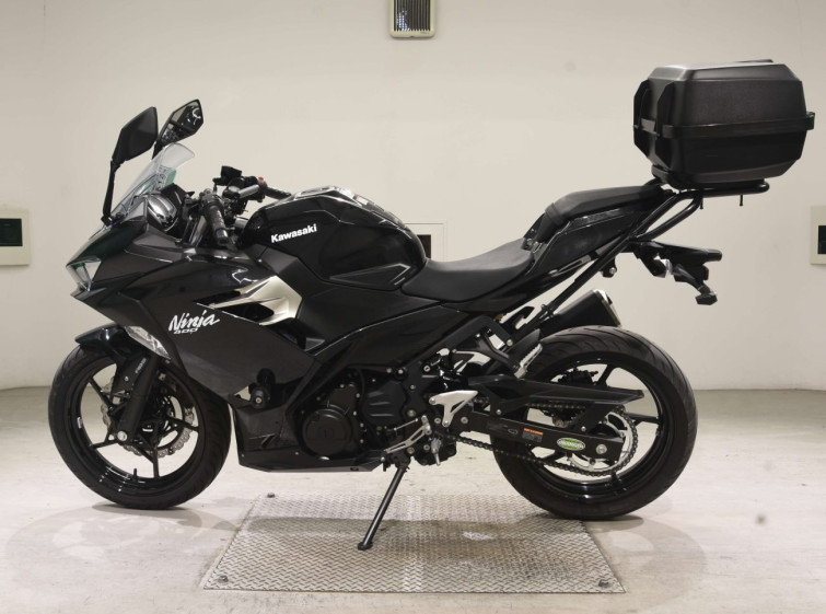 Мотоцикл Kawasaki NINJA400 з пробігом 15209 km