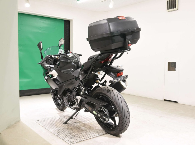 Мотоцикл Kawasaki NINJA400 з пробігом 15209 km