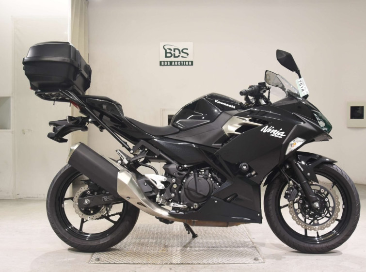 Мотоцикл Kawasaki NINJA400 з пробігом 15209 km