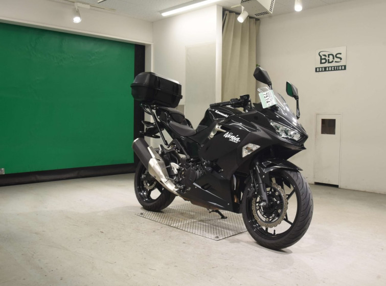 Мотоцикл Kawasaki NINJA400 з пробігом 15209 km
