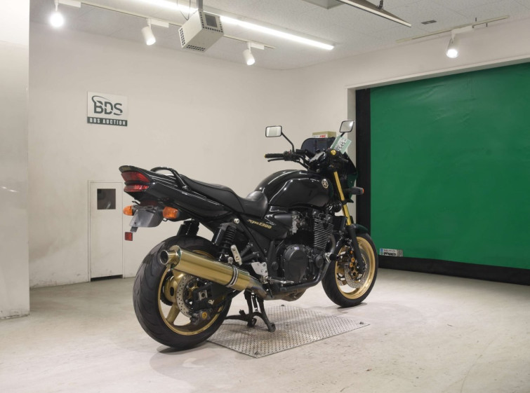 Мотоцикл Yamaha XJR1300 з пробігом 42085 km