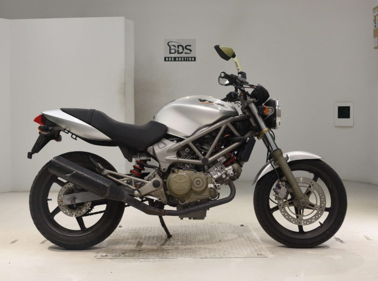 Мотоцикл Honda VTR250 с пробегом 28151 km