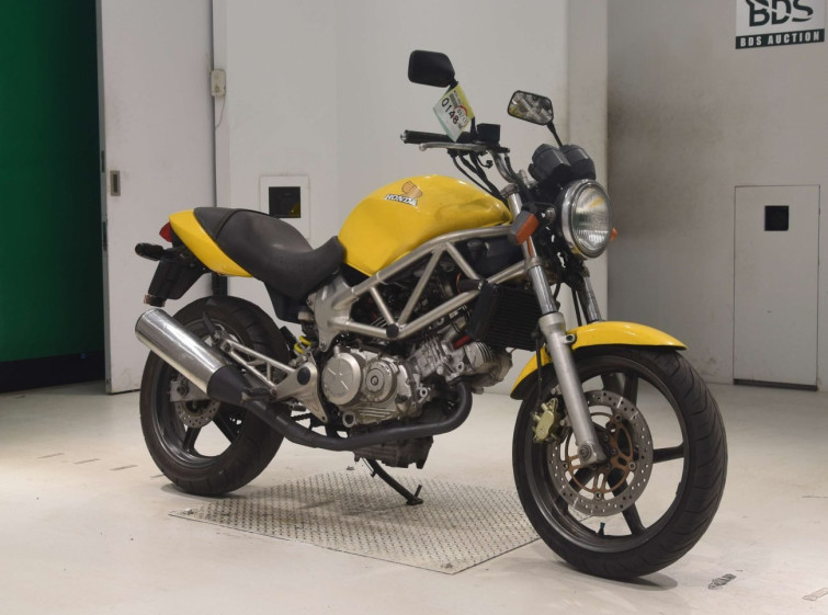 Мотоцикл Honda VTR250 з пробігом 49447 km