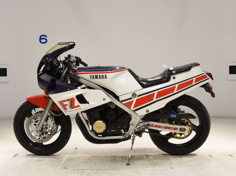 Мотоцикл Yamaha FZ400R с пробегом 33214 km