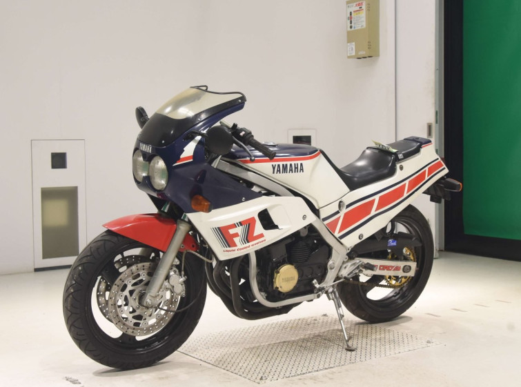 Мотоцикл Yamaha FZ400R с пробегом 33214 km