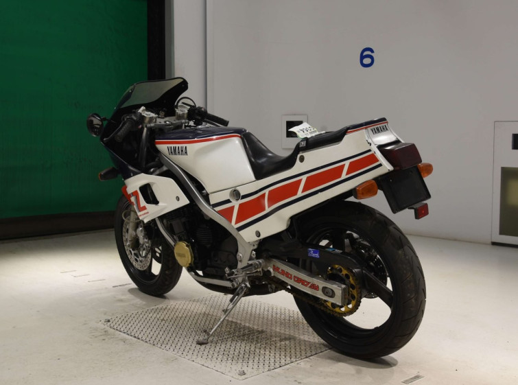 Мотоцикл Yamaha FZ400R с пробегом 33214 km