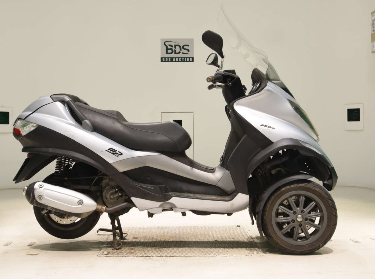 Мотоцикл Piaggio MP3 250RL с пробегом 25229 km