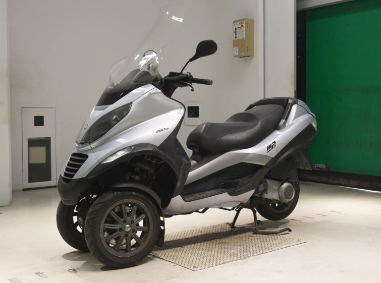 Мотоцикл Piaggio MP3 250RL с пробегом 25229 km