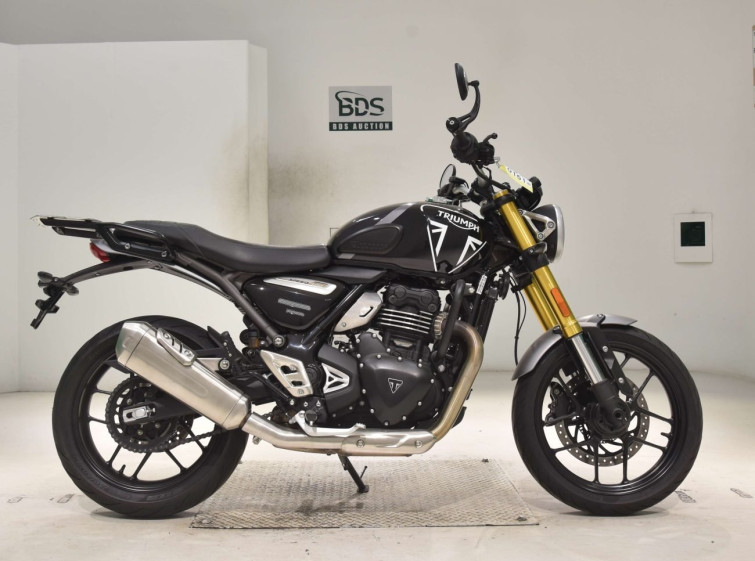Мотоцикл Triumph speed 400 с пробегом 3632 km