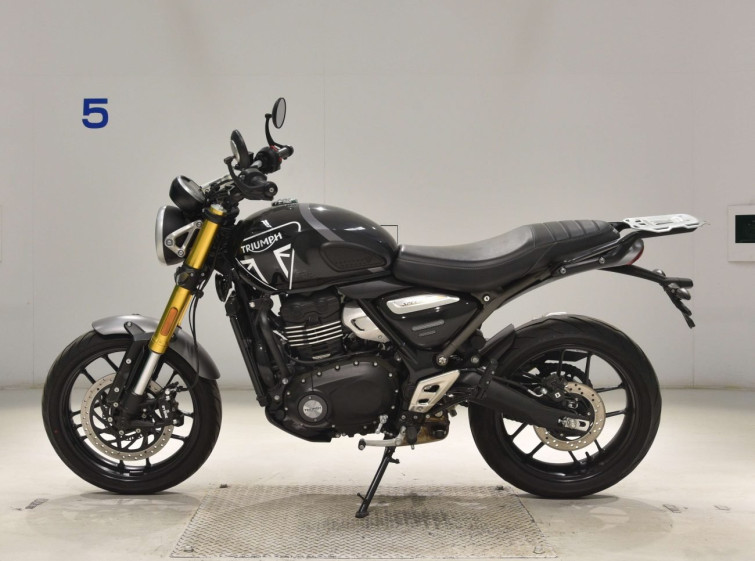Мотоцикл Triumph speed 400 с пробегом 3632 km