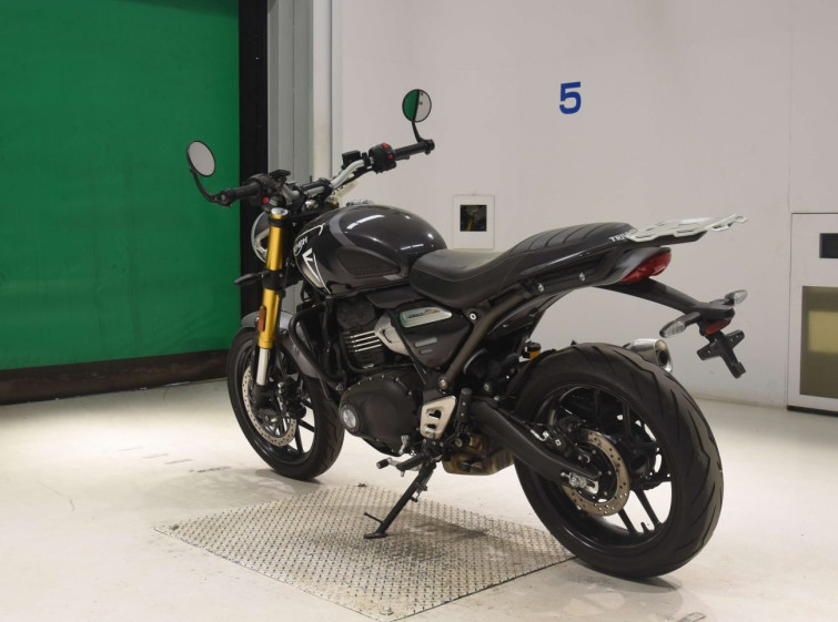 Мотоцикл Triumph speed 400 с пробегом 3632 km