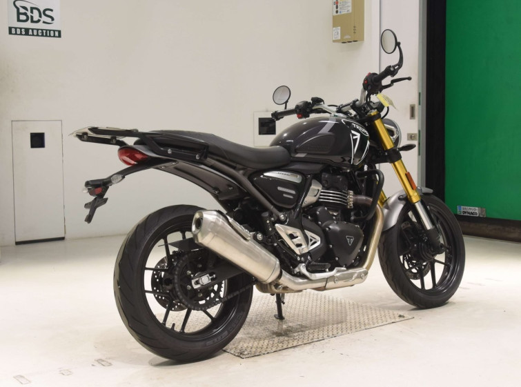 Мотоцикл Triumph speed 400 с пробегом 3632 km