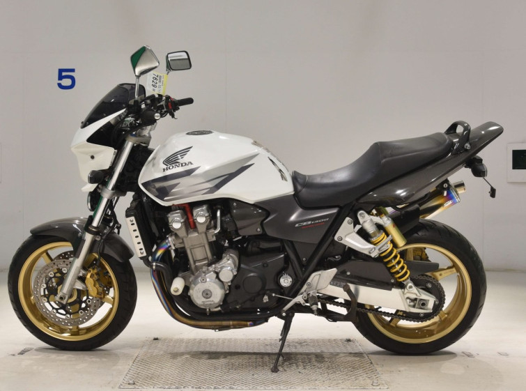 Мотоцикл Honda CB1300SF з пробігом 28407 km