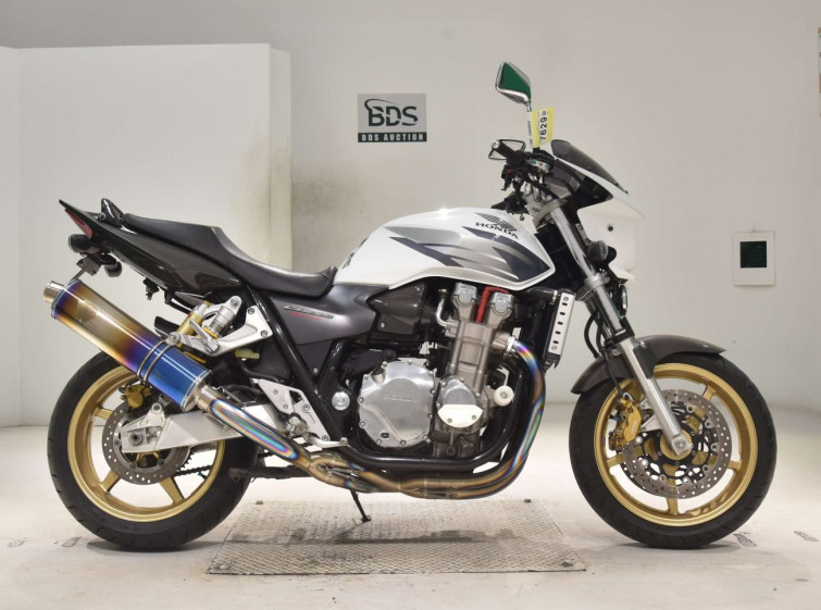 Мотоцикл Honda CB1300SF з пробігом 28407 km