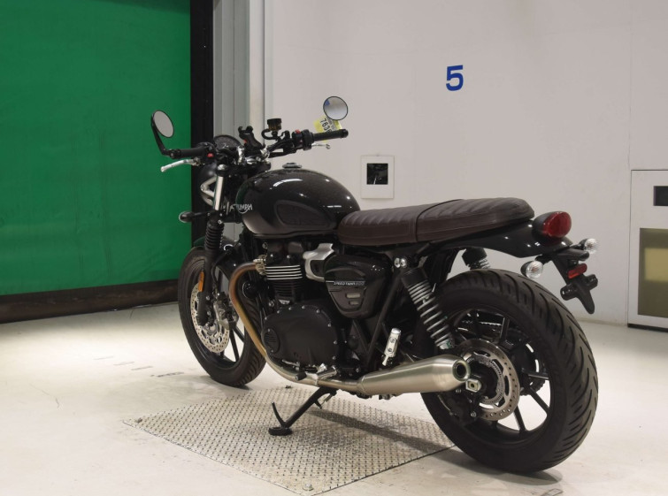 Мотоцикл Triumph STREET TWIN с пробегом 4331 km
