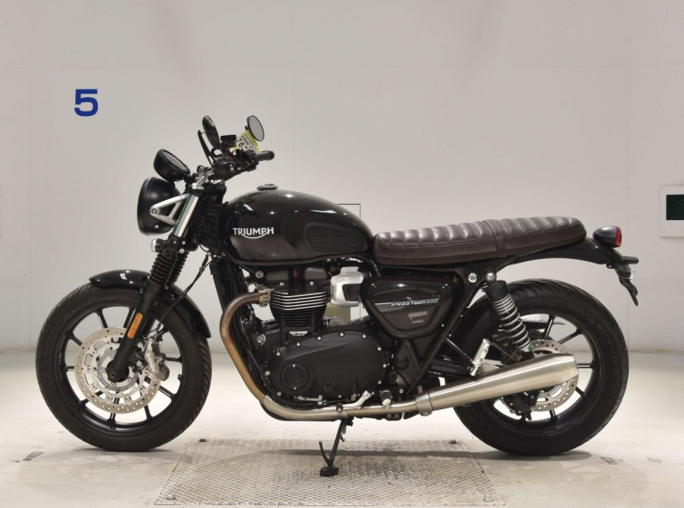 Мотоцикл Triumph STREET TWIN с пробегом 4331 km