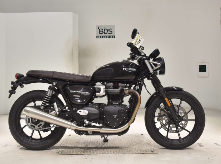 Мотоцикл Triumph STREET TWIN с пробегом 4331 km