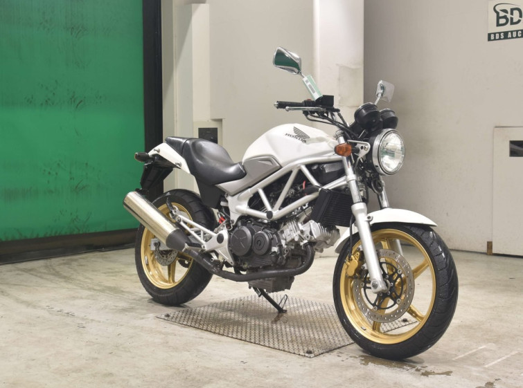 Мотоцикл Honda VTR250 з пробігом 37013 km