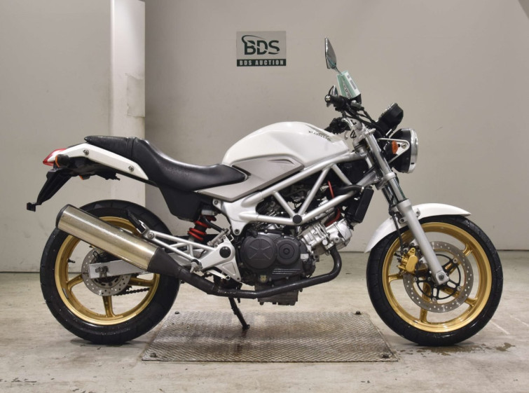 Мотоцикл Honda VTR250 з пробігом 37013 km