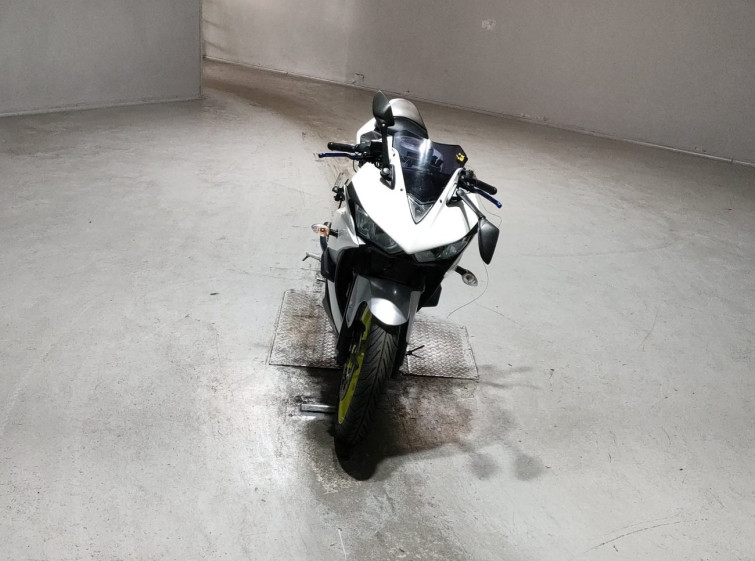 Мотоцикл Yamaha YZF-R25 с пробегом 880 km