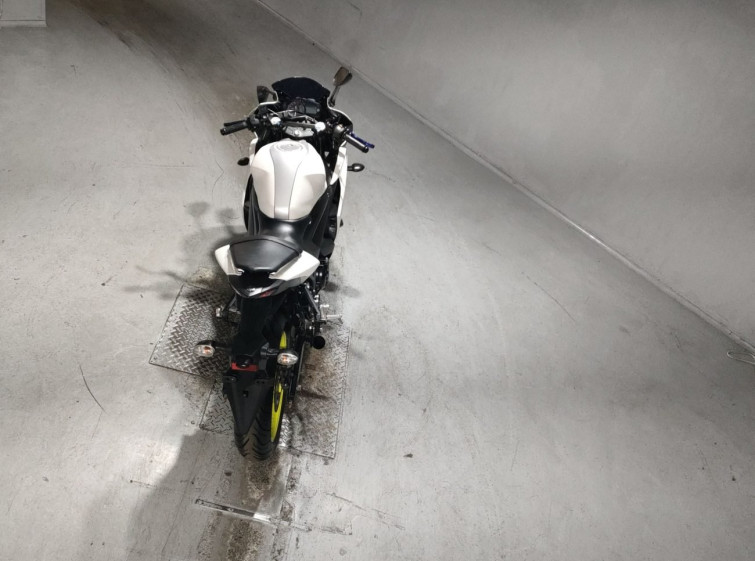 Мотоцикл Yamaha YZF-R25 с пробегом 880 km