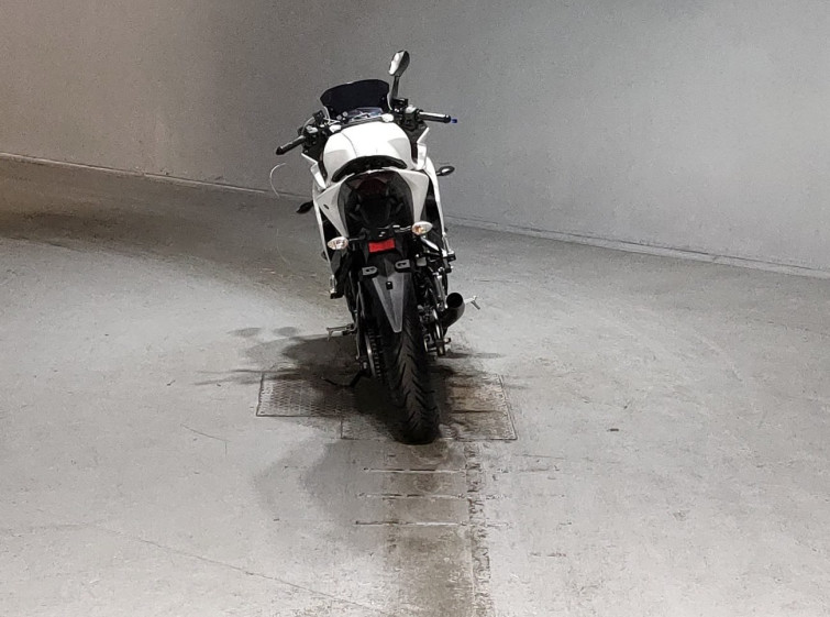 Мотоцикл Yamaha YZF-R25 с пробегом 880 km