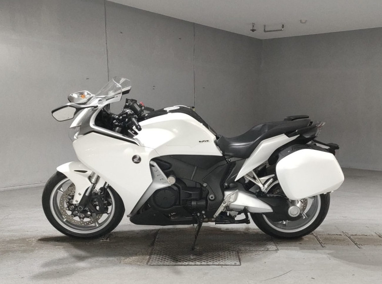 Мотоцикл Honda VFR1200FD с пробегом 26953 km