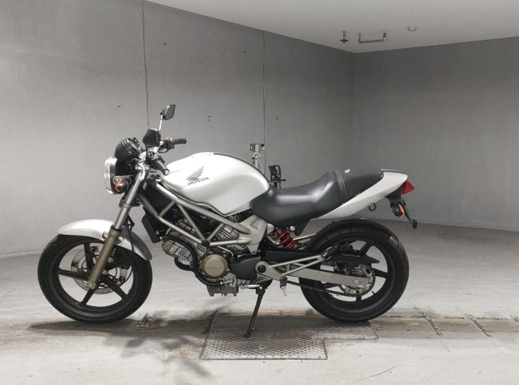 Мотоцикл Honda VTR250 з пробігом 14756 km