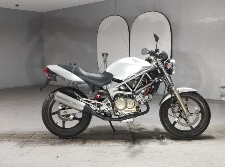 Мотоцикл Honda VTR250 з пробігом 14756 km