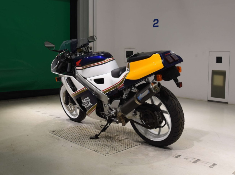 Мотоцикл Honda VFR400 с пробегом 20454 km