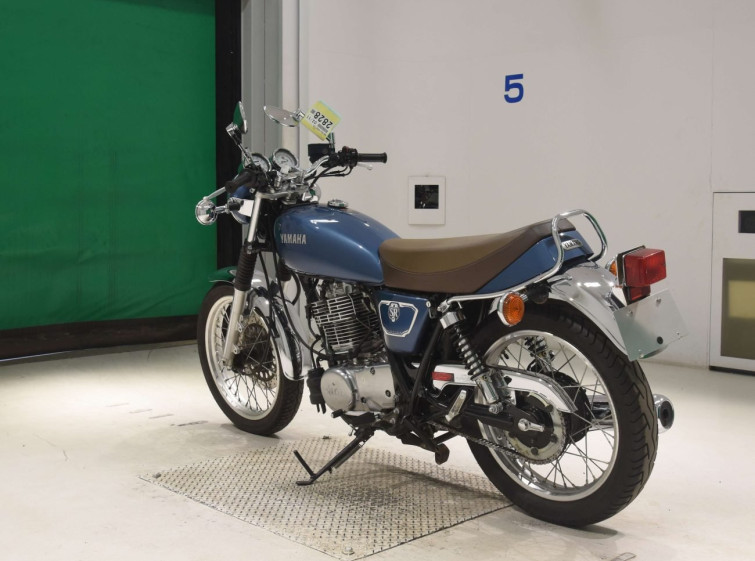 Мотоцикл Yamaha SR400 с пробегом 8570 km