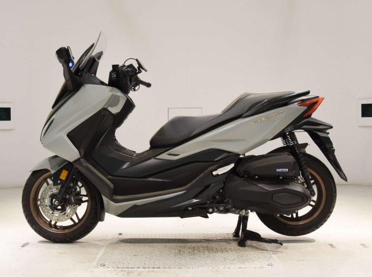 Мотоцикл Honda FORZA-6