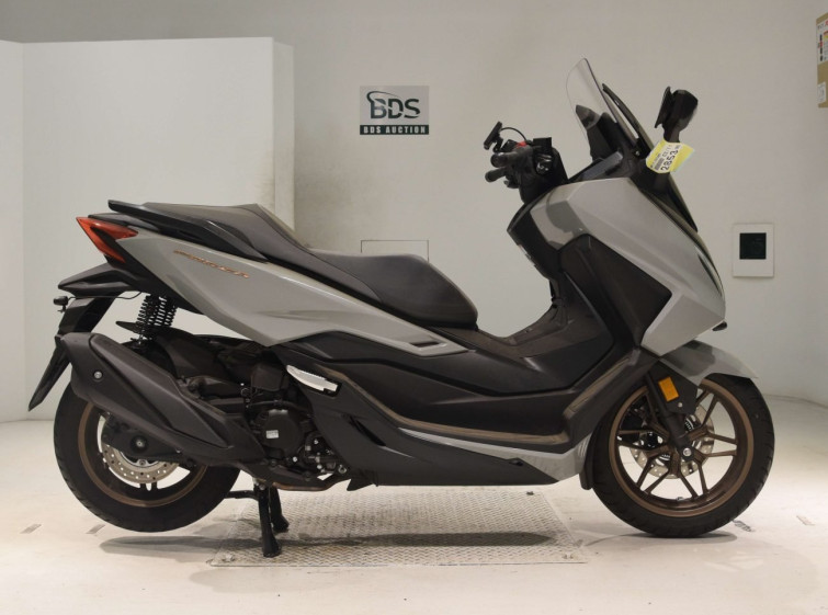 Мотоцикл Honda FORZA-6