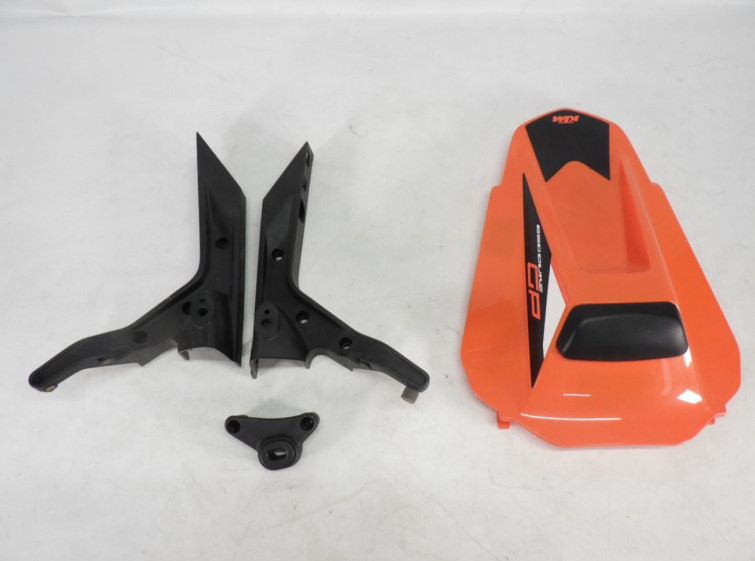 Мотоцикл KTM 890 DUKE GP з пробігом 2902 km