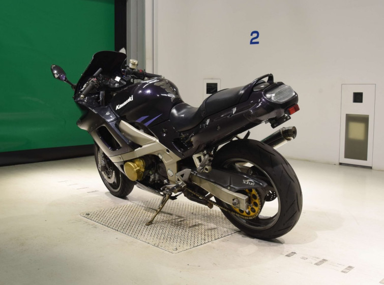 Мотоцикл Kawasaki ZZ-R400