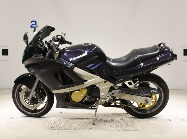 Мотоцикл Kawasaki ZZ-R400