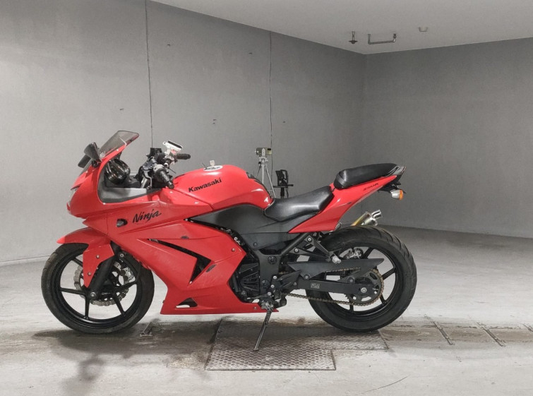 Мотоцикл Kawasaki NINJA250R з пробігом 26480 km