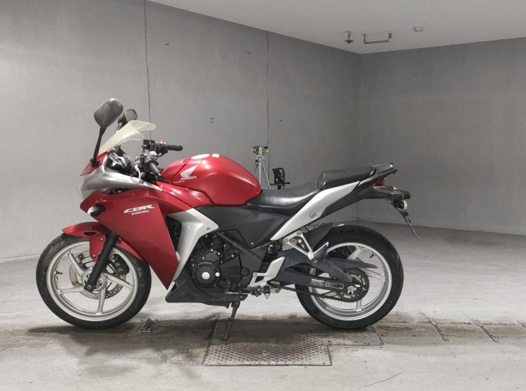 Мотоцикл Honda CBR250R с пробегом 9668 km