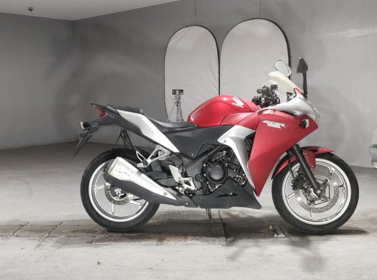Мотоцикл Honda CBR250R с пробегом 9668 km