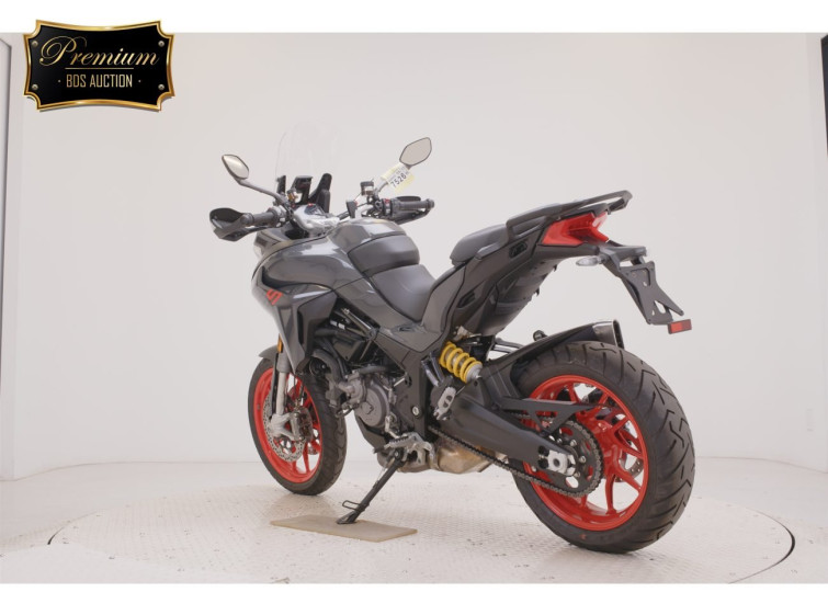 Мотоцикл Ducati multi strada v2s с пробегом 2380 km