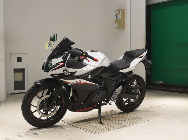 Мотоцикл Suzuki GSX250RA с пробегом 11821 km