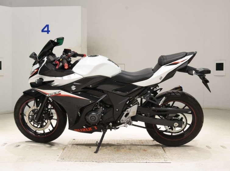 Мотоцикл Suzuki GSX250RA с пробегом 11821 km