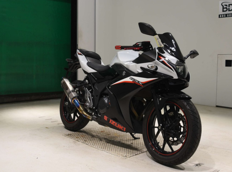 Мотоцикл Suzuki GSX250RA с пробегом 11821 km