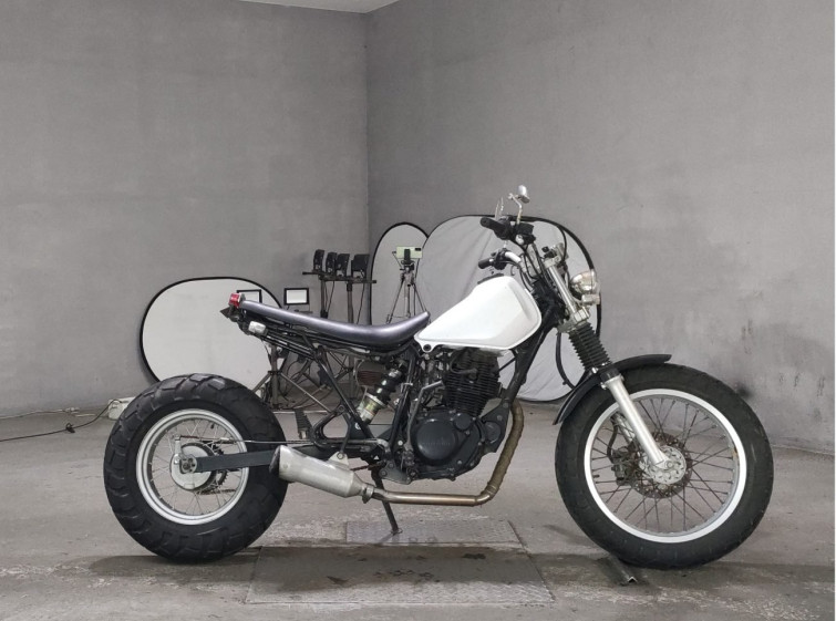 Мотоцикл Yamaha TW200 з пробігом 241 km