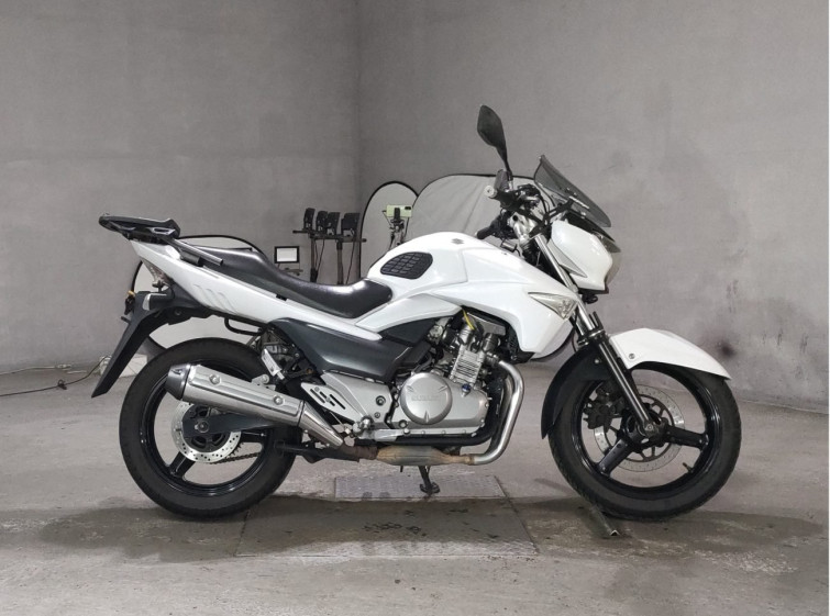 Мотоцикл Suzuki GSR250 с пробегом 61759 km