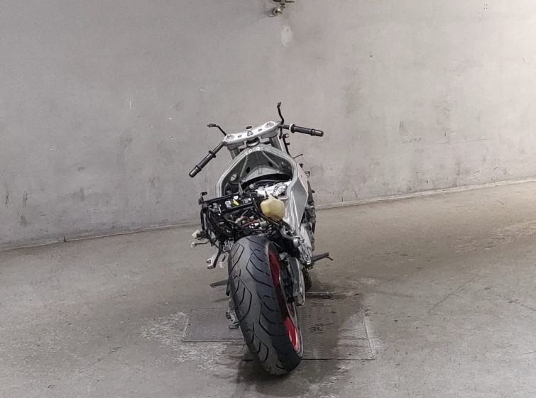 Мотоцикл Yamaha FZR1000